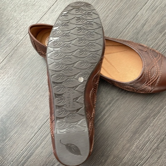 Nurture brown braided pattern flats, size 9.5, like new - Picture 8 of 10